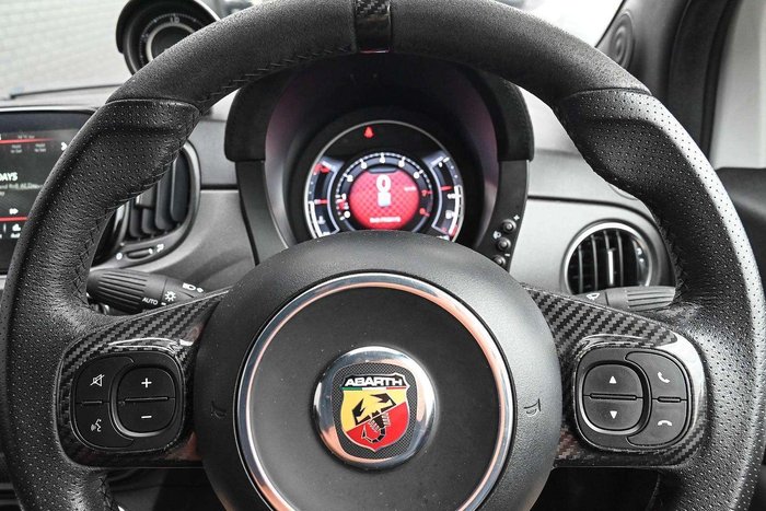 2022 Abarth 695 Competizione