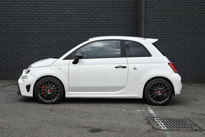 2022 Abarth 695 Competizione