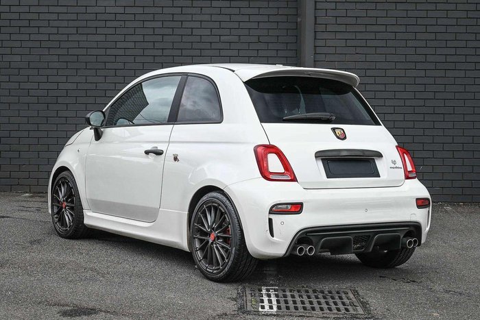 2022 Abarth 695 Competizione