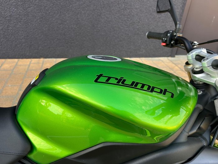 2014 Triumph Street Triple 675 Street Triple Green