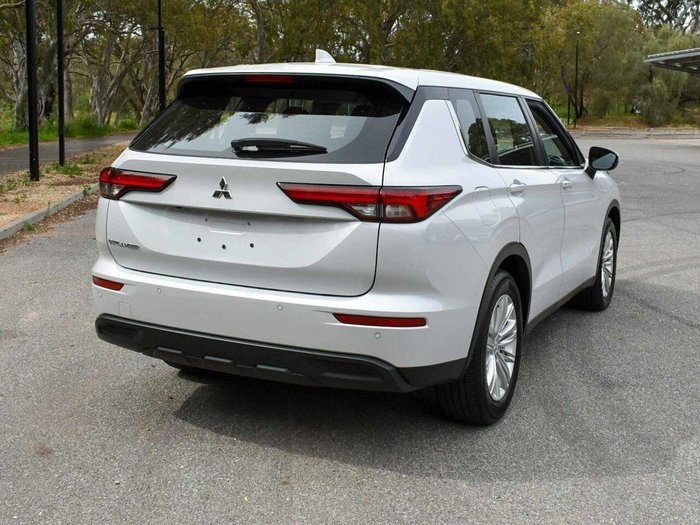 2022 Mitsubishi Outlander ES