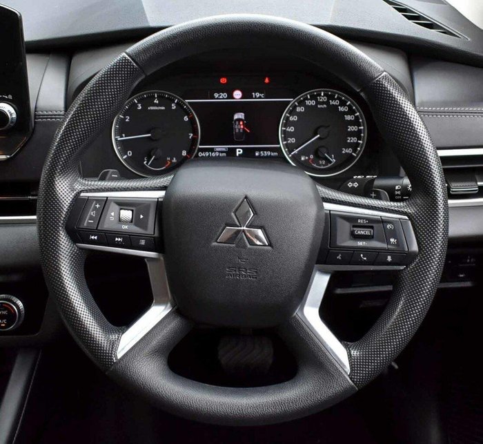 2022 Mitsubishi Outlander ES