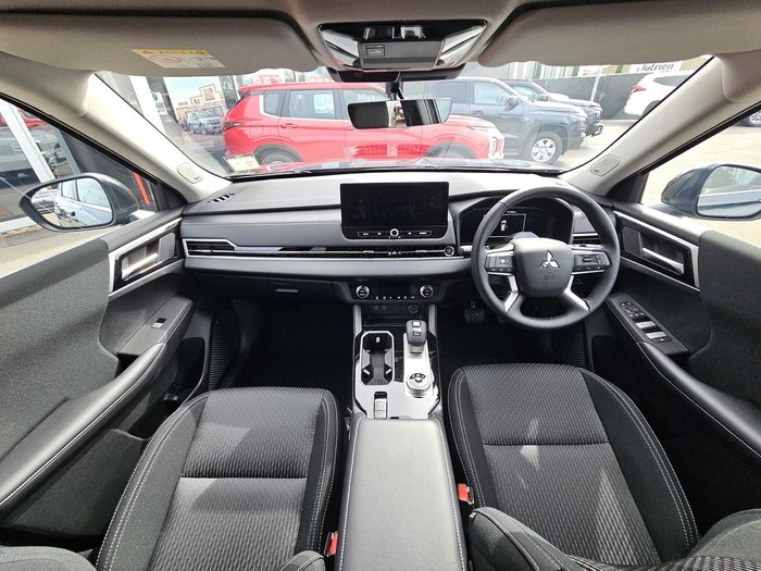 2025 Mitsubishi Outlander LS
