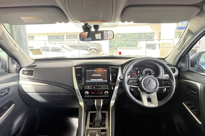 2024 Mitsubishi Pajero Sport GLX