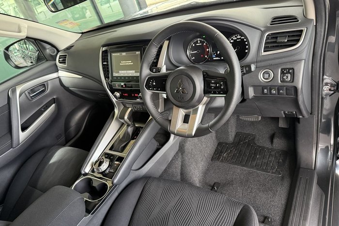 2024 Mitsubishi Pajero Sport GLX