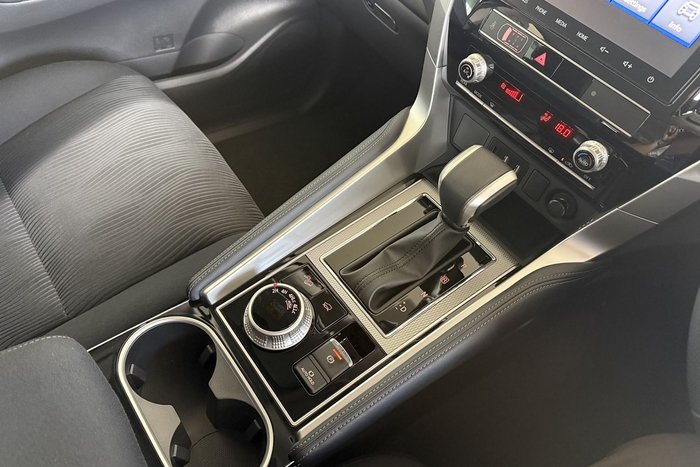 2024 Mitsubishi Pajero Sport GLX