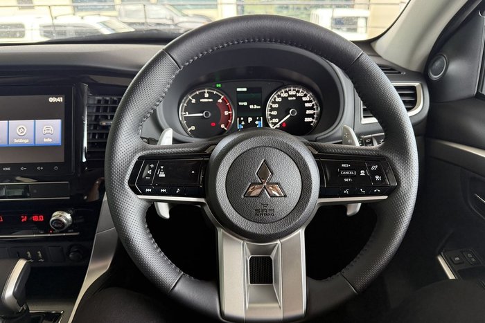 2024 Mitsubishi Pajero Sport GLX