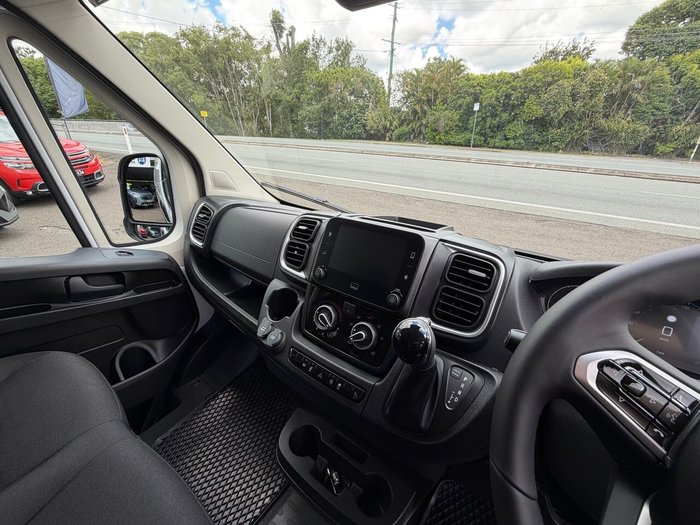 2025 Peugeot Boxer Pro Mid Roof LWB