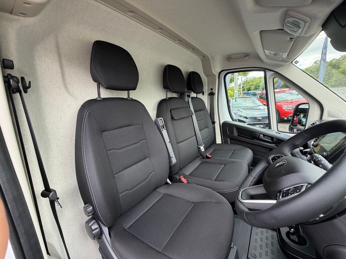 2025 Peugeot Boxer Pro Mid Roof LWB