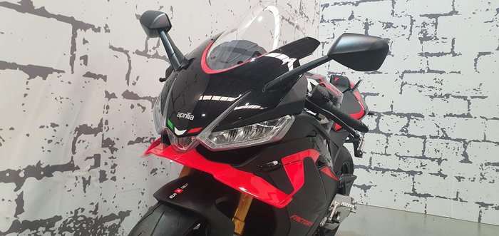 2025 Aprilia RSV4 1100 Factory RSV4 Black