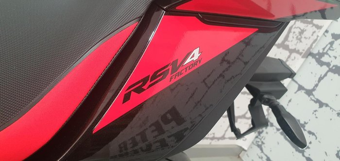 2025 Aprilia RSV4 1100 Factory RSV4 Black