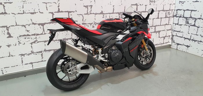 2025 Aprilia RSV4 1100 Factory RSV4 Black