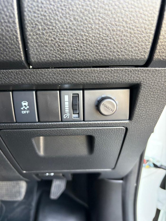 2025 Isuzu D-MAX SX