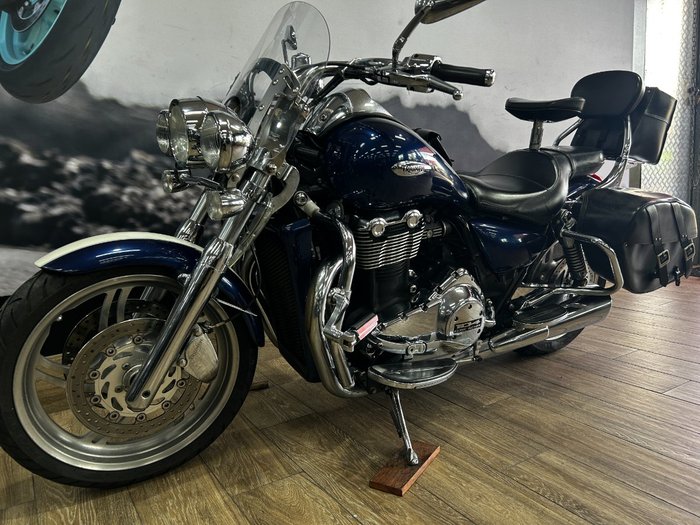 2010 Triumph THUNDERBIRD BLUE