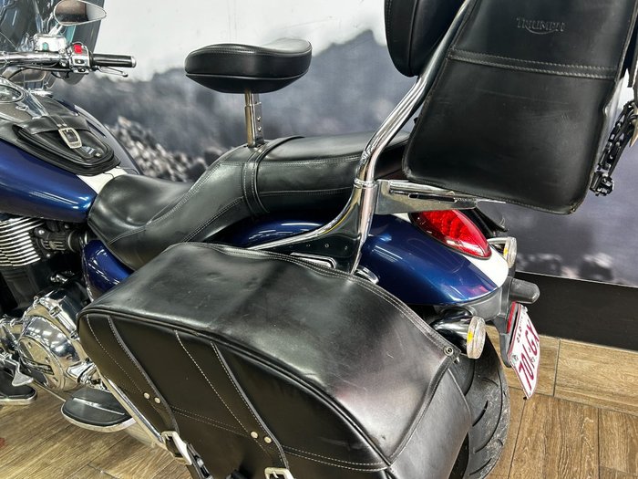 2010 Triumph THUNDERBIRD BLUE