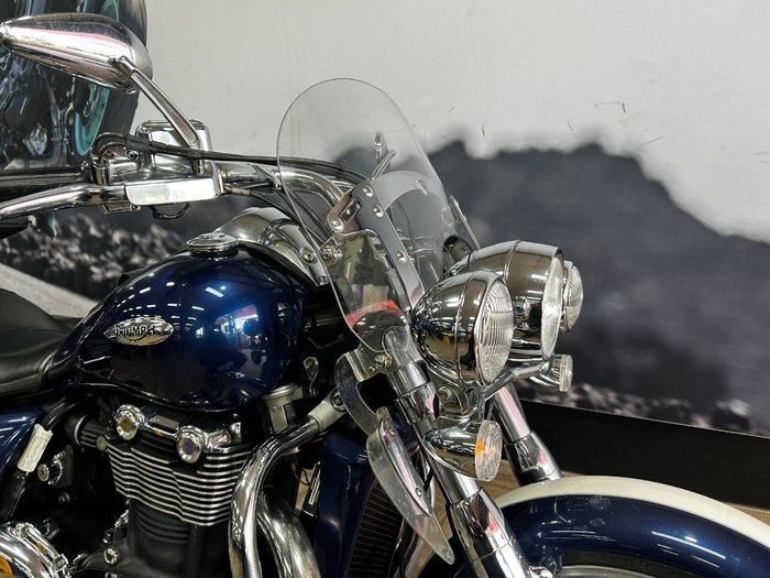 2010 Triumph THUNDERBIRD BLUE