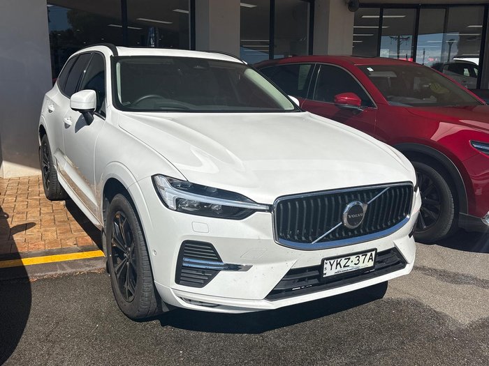 2022 Volvo XC60 B5 Momentum