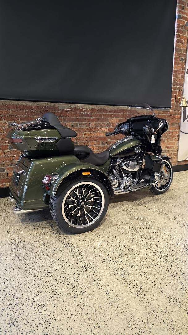 2026 Harley-Davidson Street Glide 3 (FLHLT)