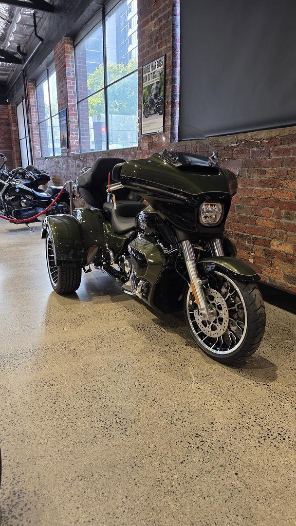 2026 Harley-Davidson Street Glide 3 (FLHLT)