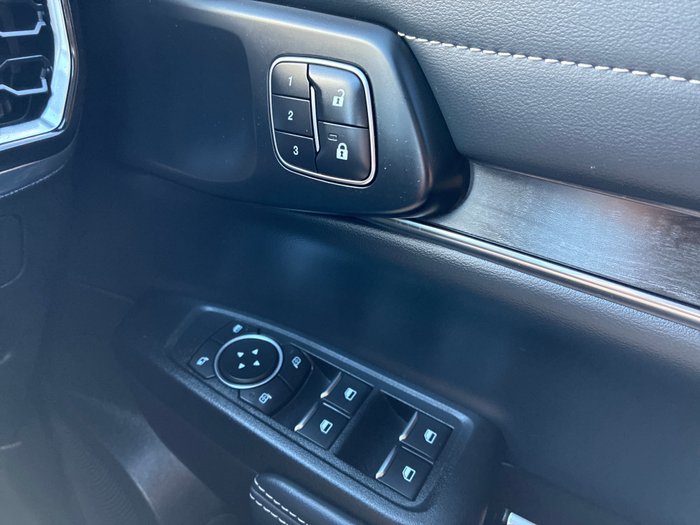 2024 Ford Everest Platinum