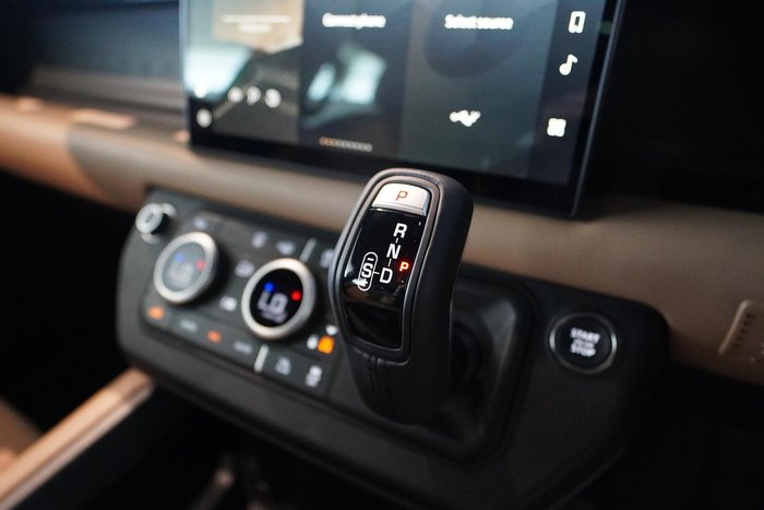 2024 Land Rover Defender 110 D350 X-Dynamic SE