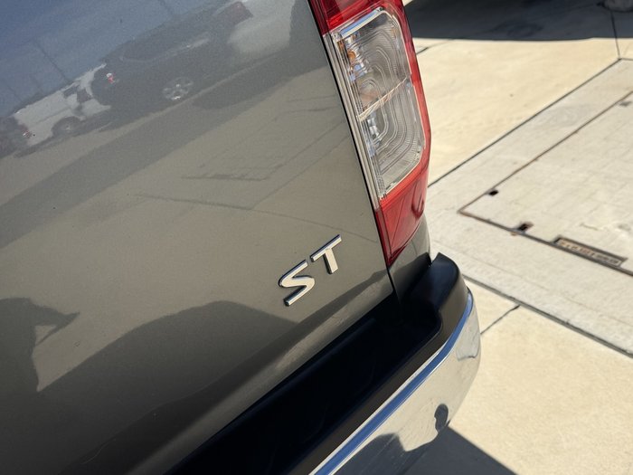 2015 Nissan Navara ST
