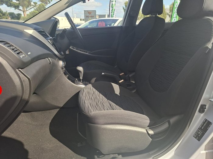 2014 Hyundai Accent Active