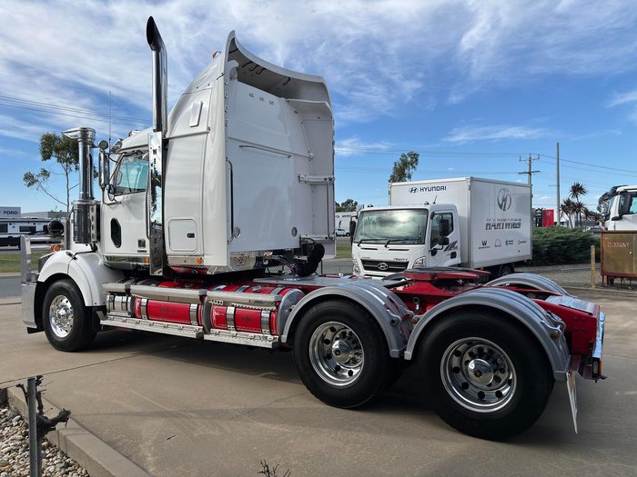 2020 Western Star 4800 Series 4800 FXB White
