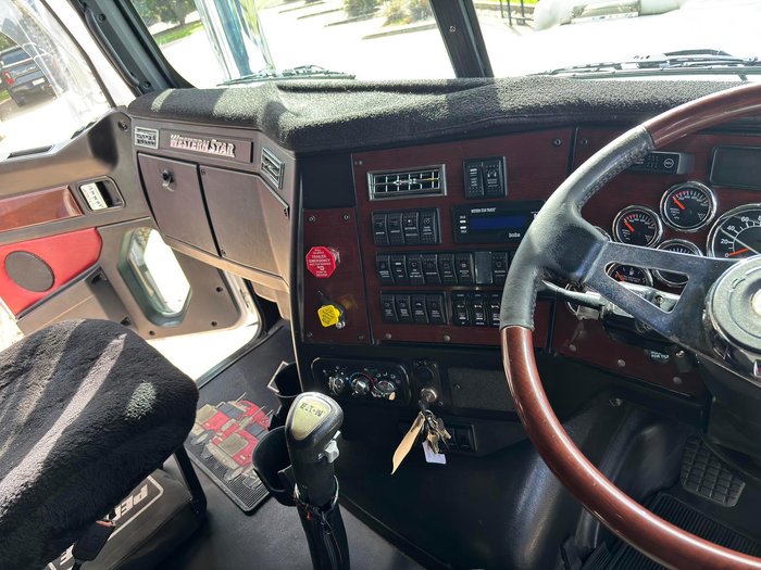 2020 Western Star 4800 Series 4800 FXB White