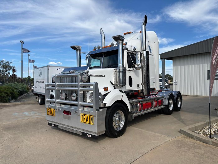 2020 Western Star 4800 Series 4800 FXB White