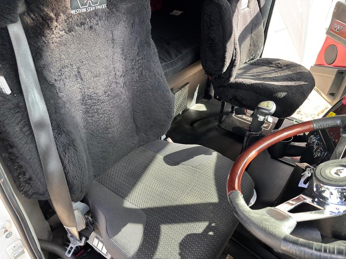 2020 Western Star 4800 Series 4800 FXB White