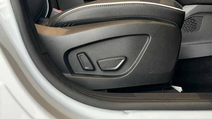 2025 Mitsubishi ASX Exceed XE MY25 Crystal White with Onyx Black Roof