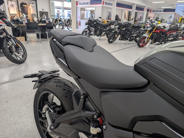 2026 Triumph TRIDENT 660 (LAMS) grey