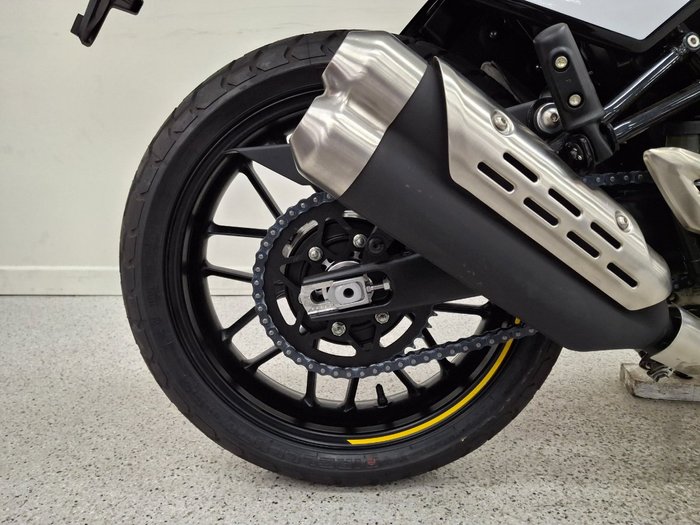 2026 Triumph SPEED 400 Yellow