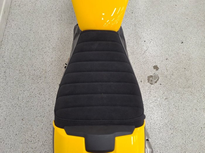 2026 Triumph SPEED 400 Yellow