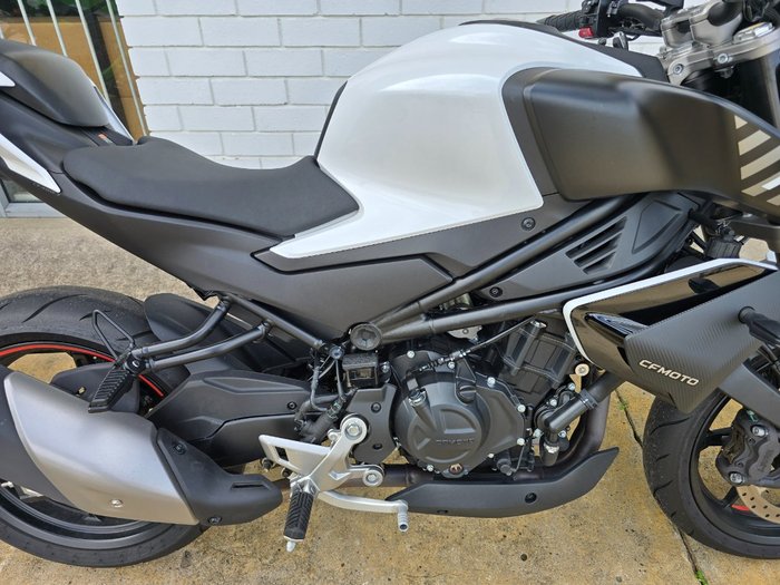 2024 CFMOTO 450 NK White