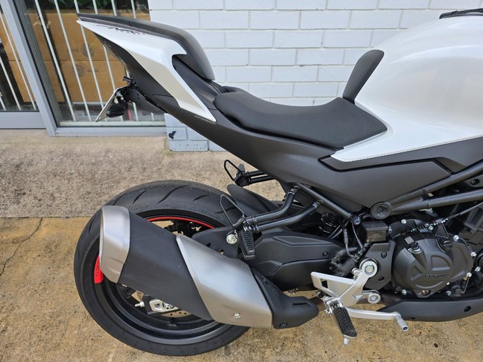 2024 CFMOTO 450 NK White