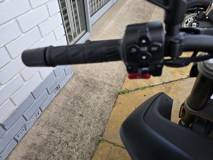 2024 CFMOTO 450 NK White