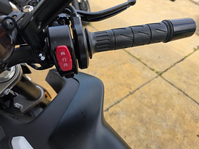 2024 CFMOTO 450 NK White