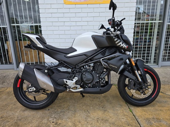 2024 CFMOTO 450 NK White