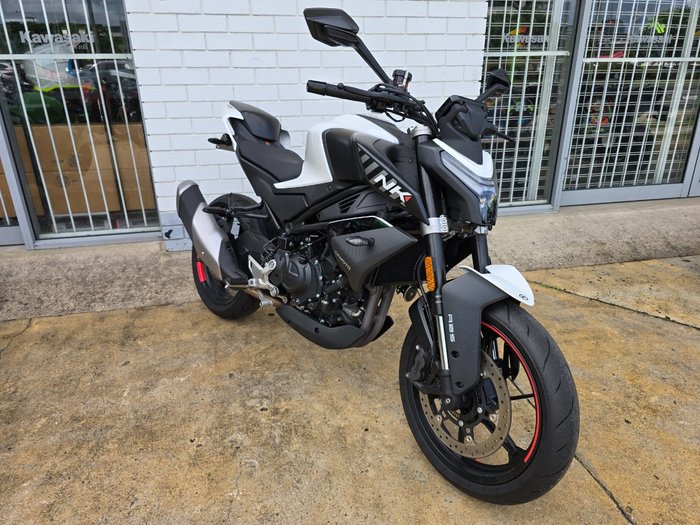 2024 CFMOTO 450 NK White