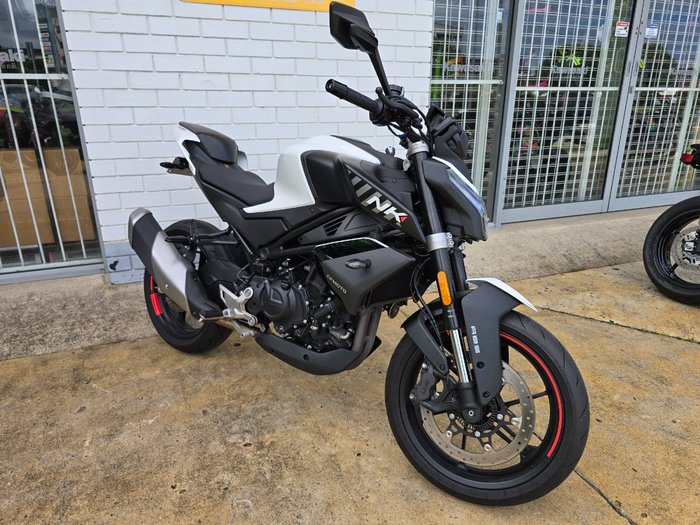 2024 CFMOTO 450 NK White