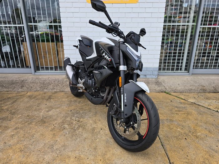 2024 CFMOTO 450 NK White