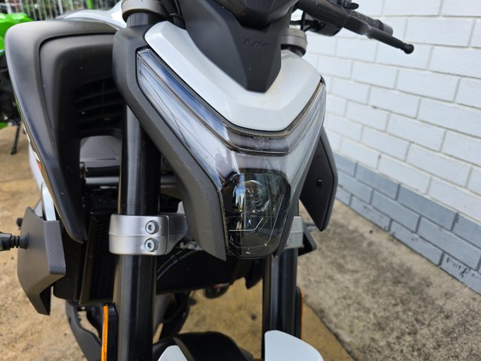 2024 CFMOTO 450 NK White