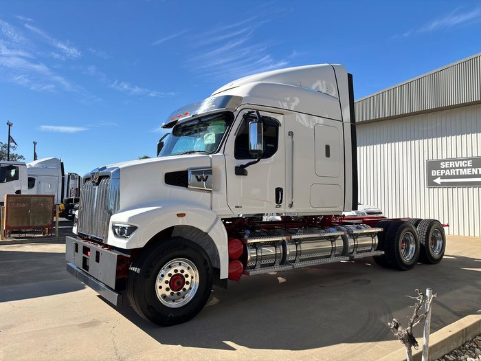 2025 Western Star 48X White