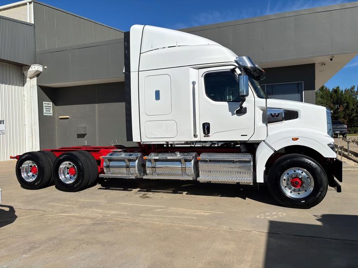2025 Western Star 48X White