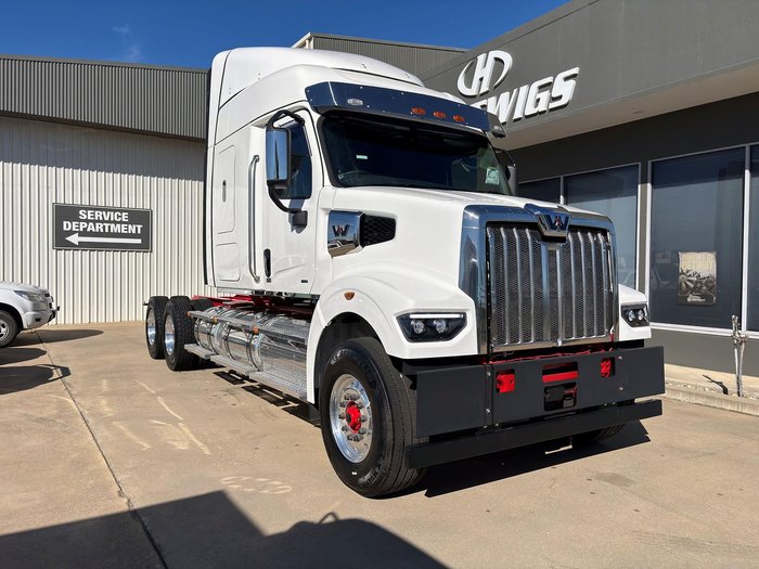 2025 Western Star 48X White