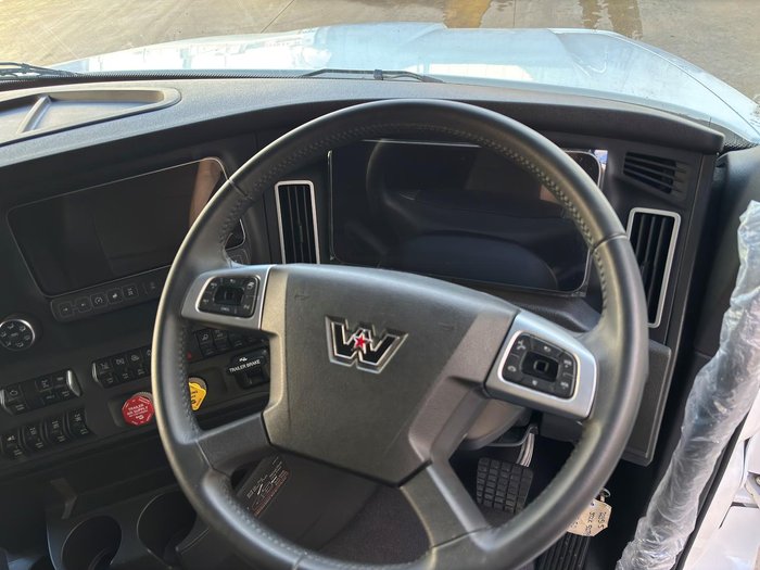 2025 Western Star 48X White