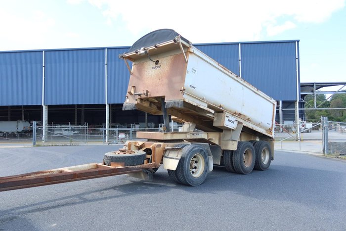2013 Moore Tri-Axle Steel