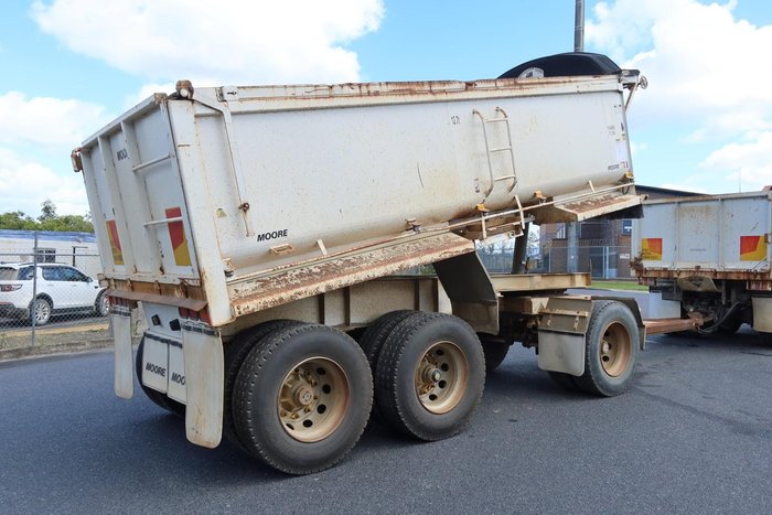 2013 Moore Tri-Axle Steel